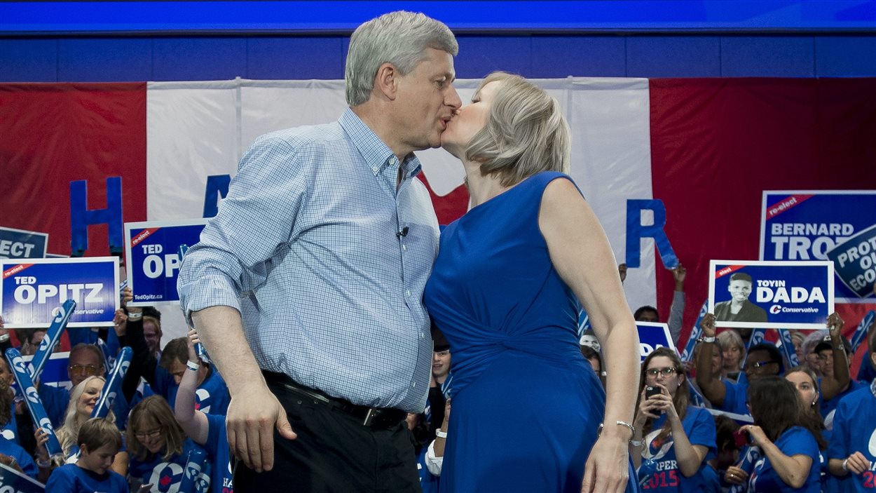 Stephen Harper et sa femme, Laureen, à un rassemblement organisé par les frères Ford, à Toronto.