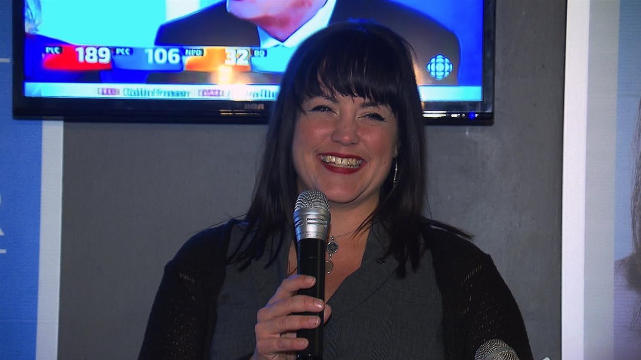 La bloquiste Marilène Gill, tout sourire après sa victoire