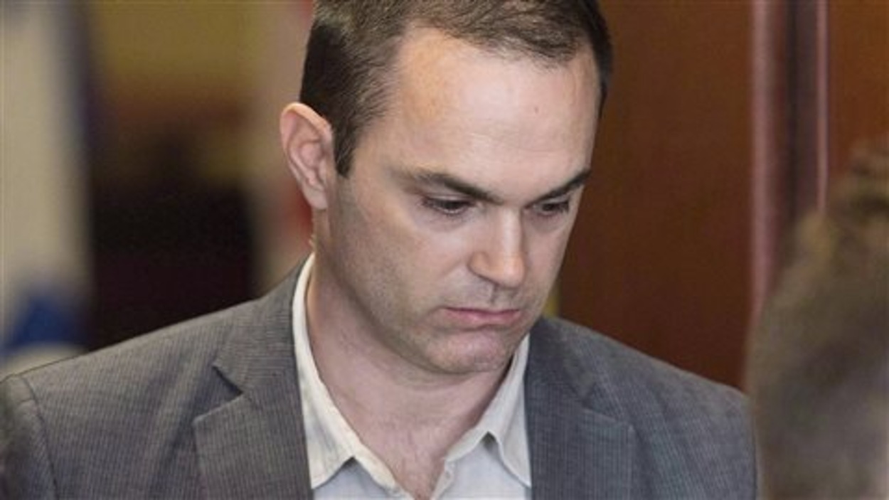 En pleurs, Turcotte peine à témoigner | Radio-Canada