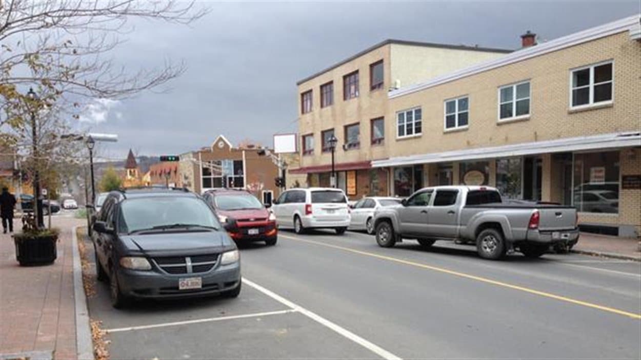 Des résidents d'Edmundston partagent les émotions des Français Radio