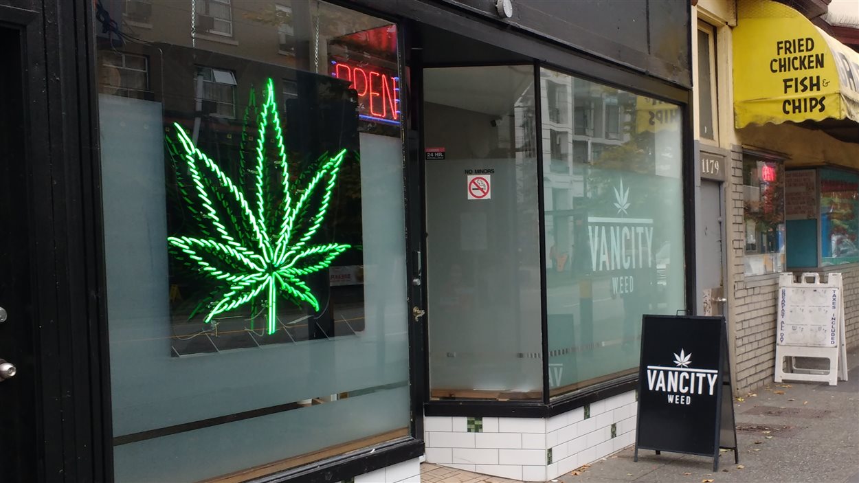 Un comptoir de vente de marijuana à Vancouver
