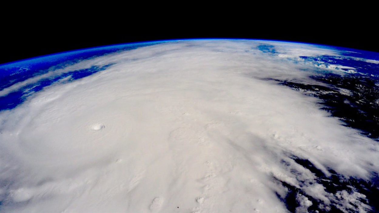 Cette image prise le vendredi 23 octobre 2015 à partir de la Station spatiale internationale montre l'ouragan Patricia.