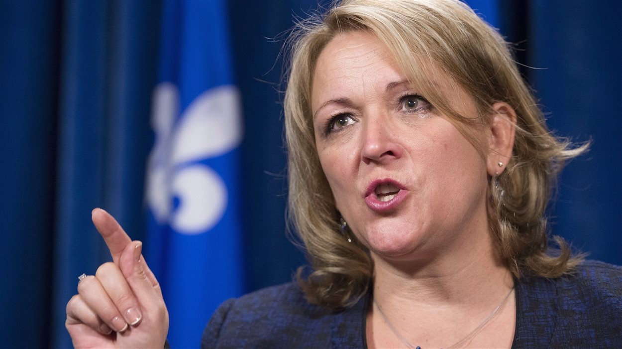 La ministre de la Sécurité publique, Lise Thériault, à Québec, le 23 octobre