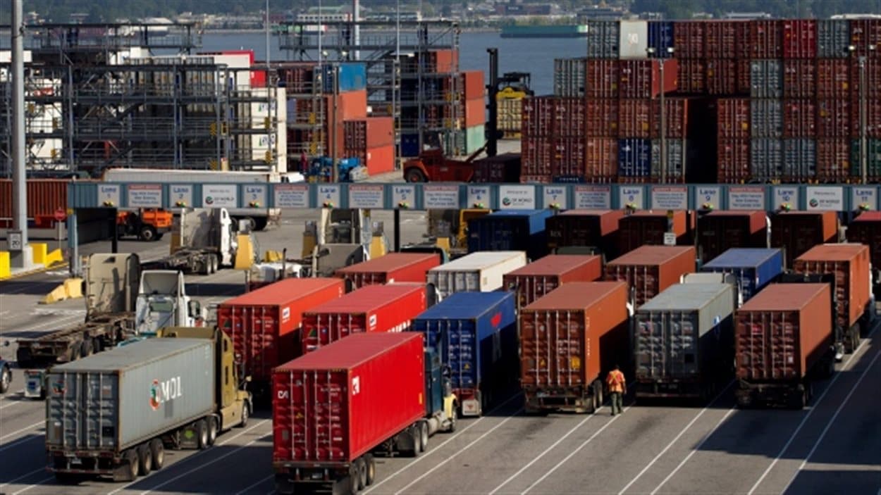 Des conteneurs sur le Port de Vanvouver.