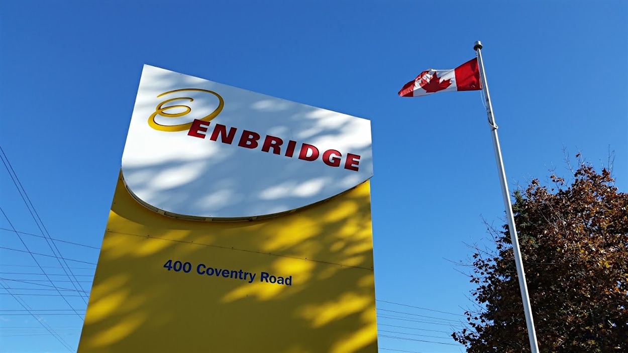 Un édifice de l'entreprise de distribution de gaz naturel et de transport de pétrole Enbridge sur le chemin Coventry, à Ottawa (archives).