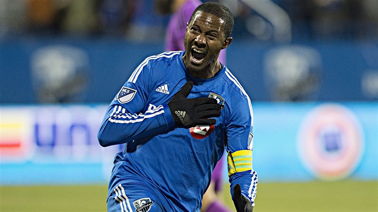 Patrice Bernier exultait après son but qui ouvrait la marque