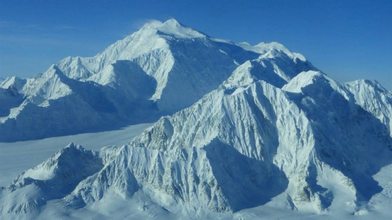 Le mont Logan, le plus haut sommet au Canada (5959 mètres).