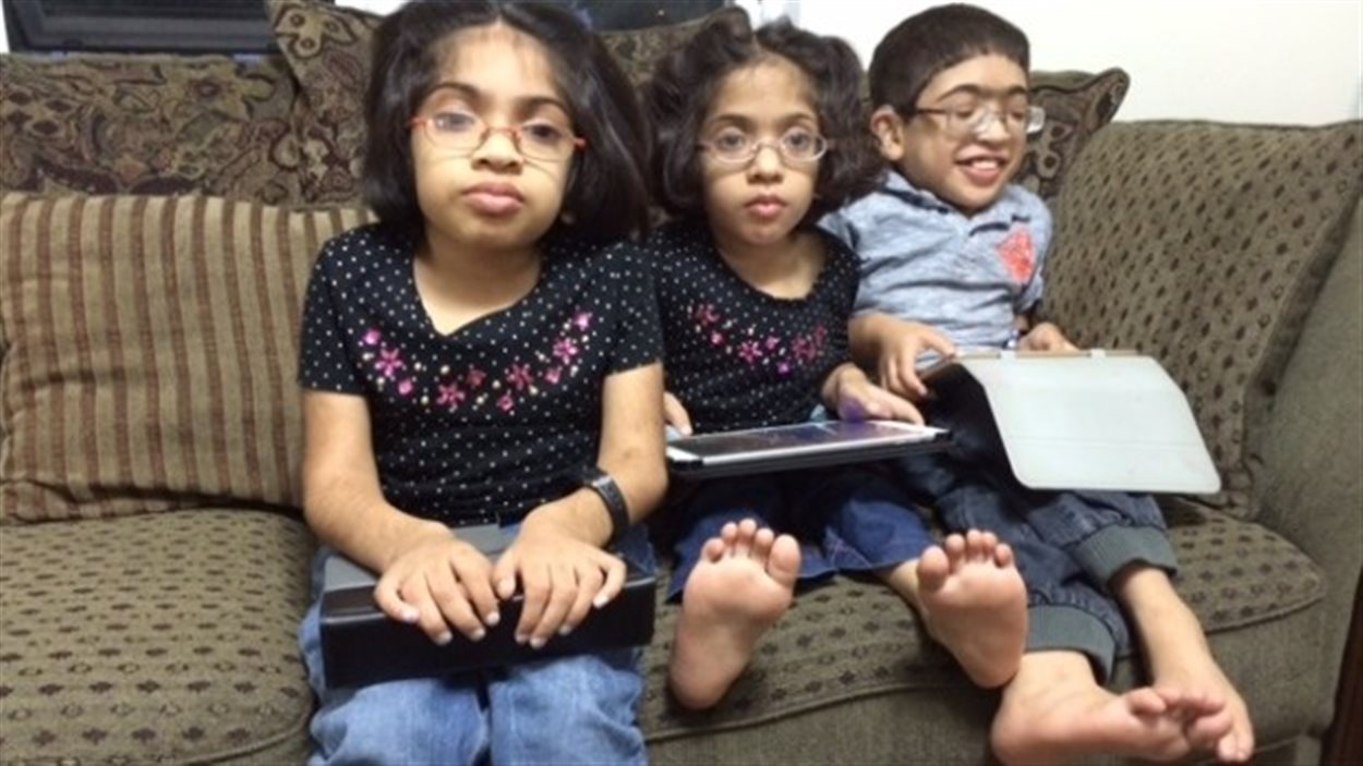 Les enfants de la famille Amir Akhter souffrent du syndrome de Morquio de type A, un déficit enzymatique qui retarde leur croissance.