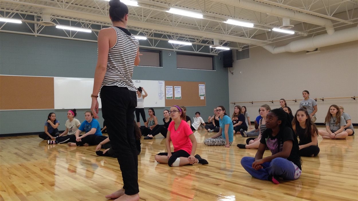 On danse à l'école E.J. Lajeunesse RadioCanada