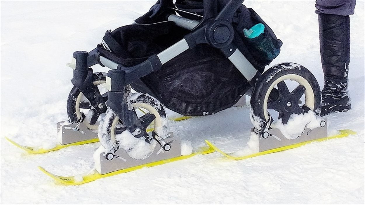 Un couple de Calgary invente des skis pour poussettes