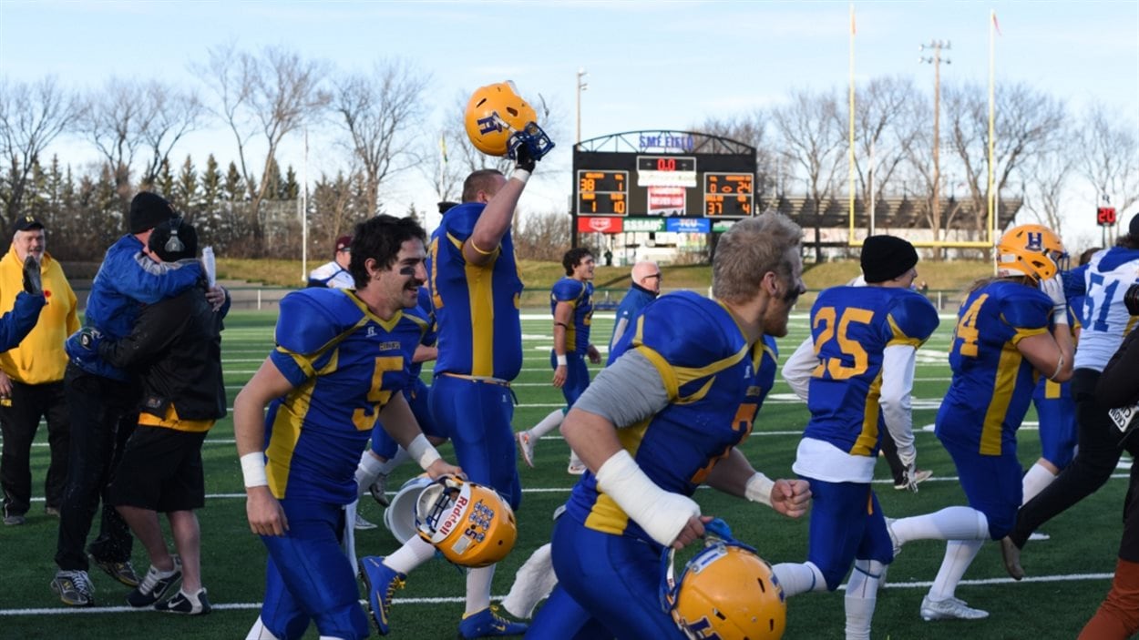 Les Hilltops de Saskatoon ont remporté le championnat de la Ligue canadienne de football junior samedi