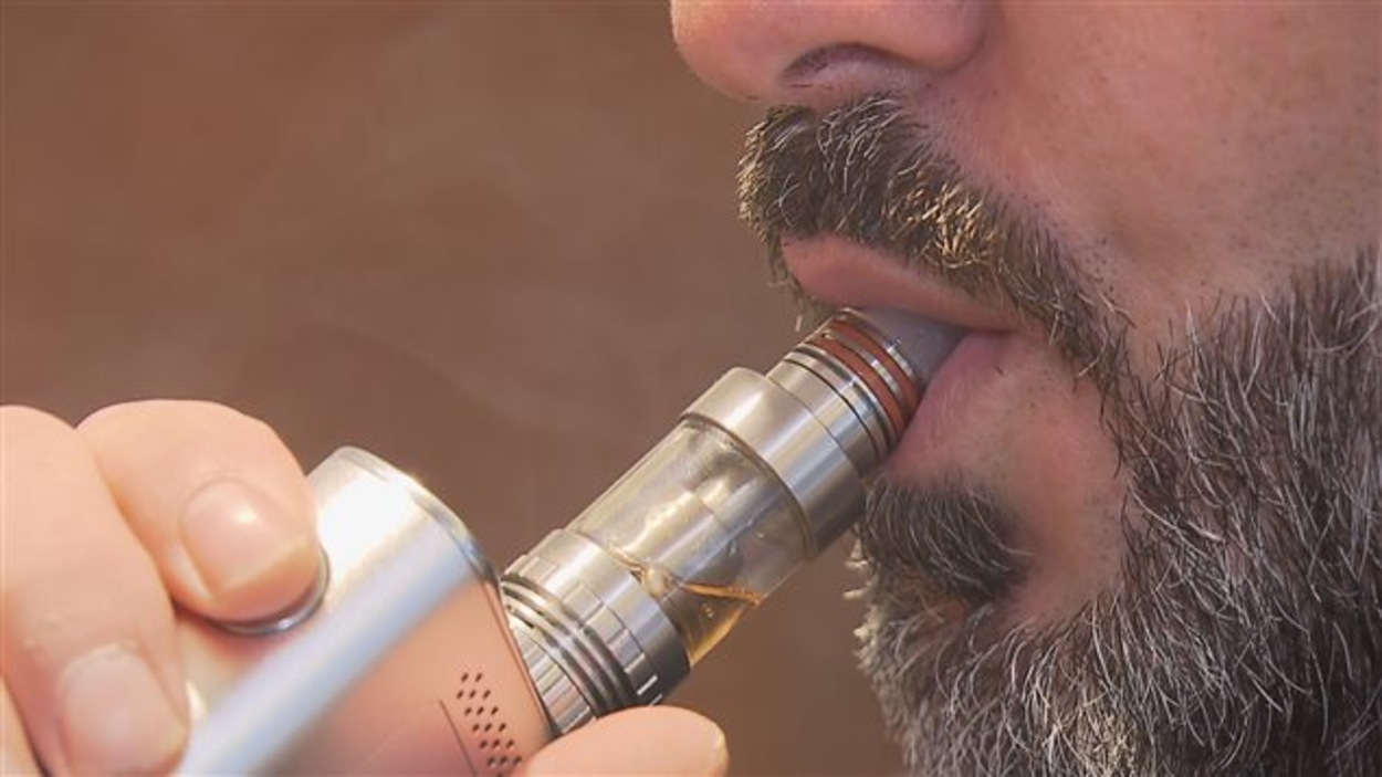 La cigarette électronique, pas inoffensive, selon une étude