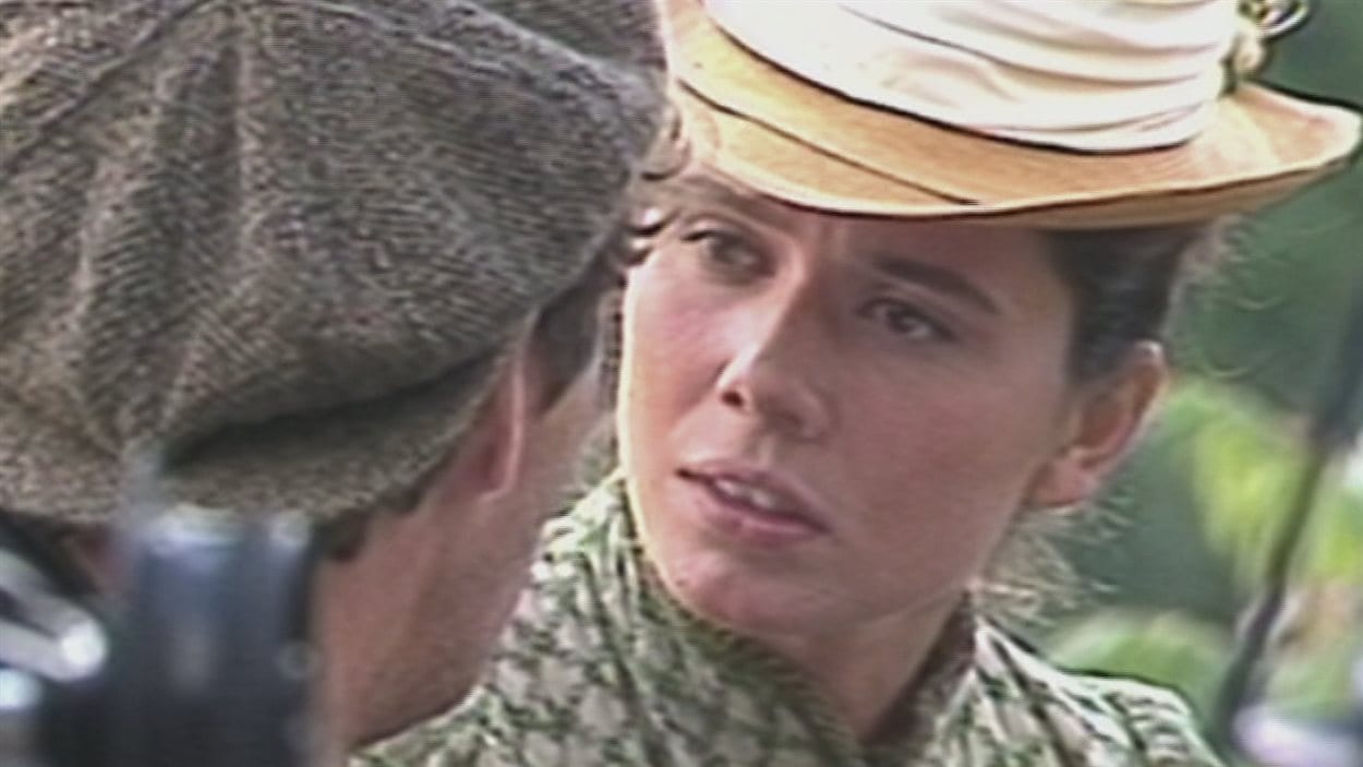 Marina Orsiny incarne Émilie Bordealeau dans Les filles de Caleb