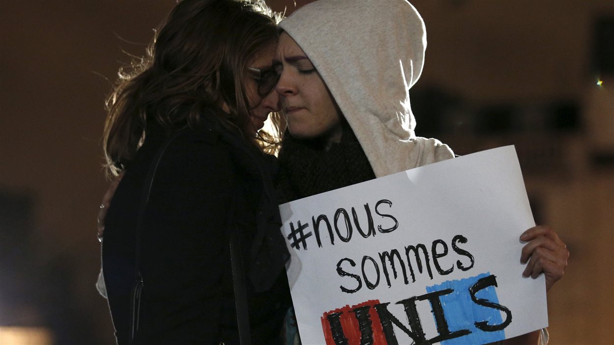 Attentats A Paris Une Attaque Coordonnee 129 Morts Et 352 Blesses Attentats Terroristes A Paris Radio Canada Ca