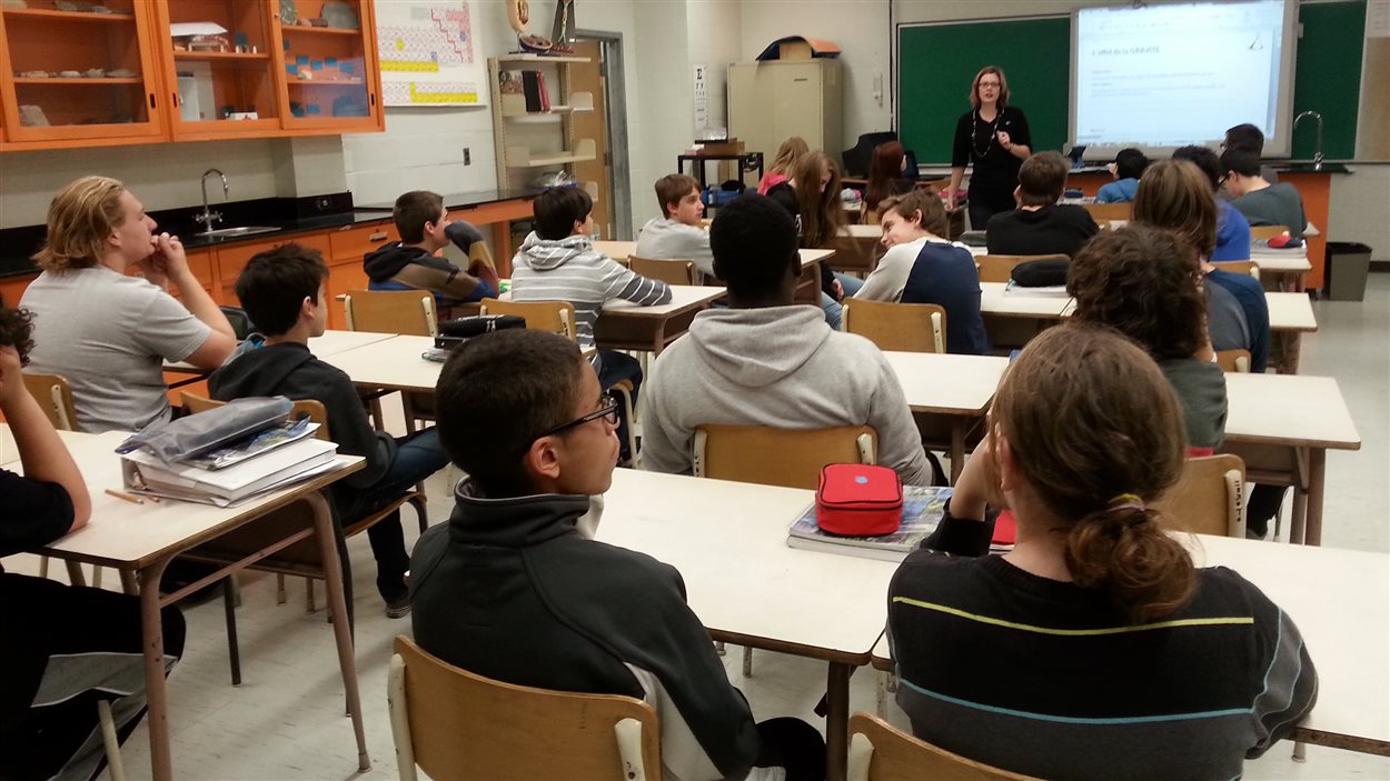 La classe de science de Pascale Chevalier à l'école secondaire Chavigny à Trois-Rivières