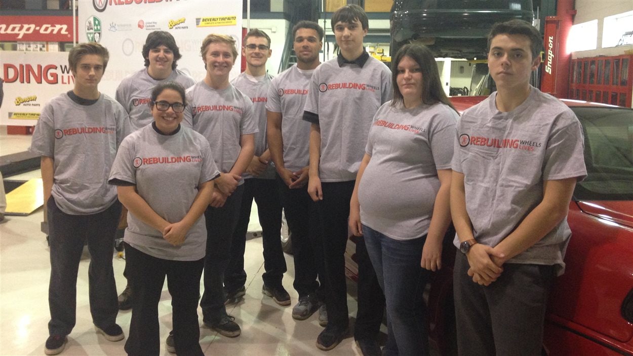 L’école secondaire E.J. Lajeunesse à Windsor donne une voiture à une