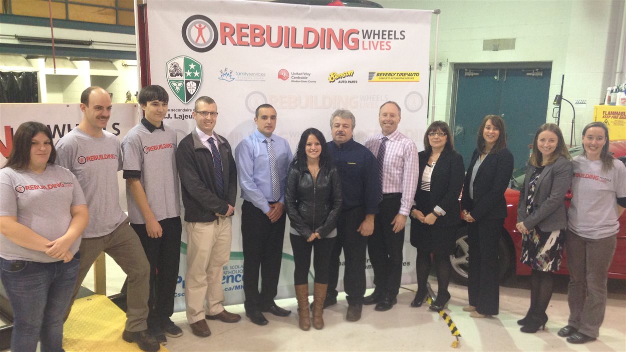 L’école secondaire E.J. Lajeunesse à Windsor donne une voiture à une