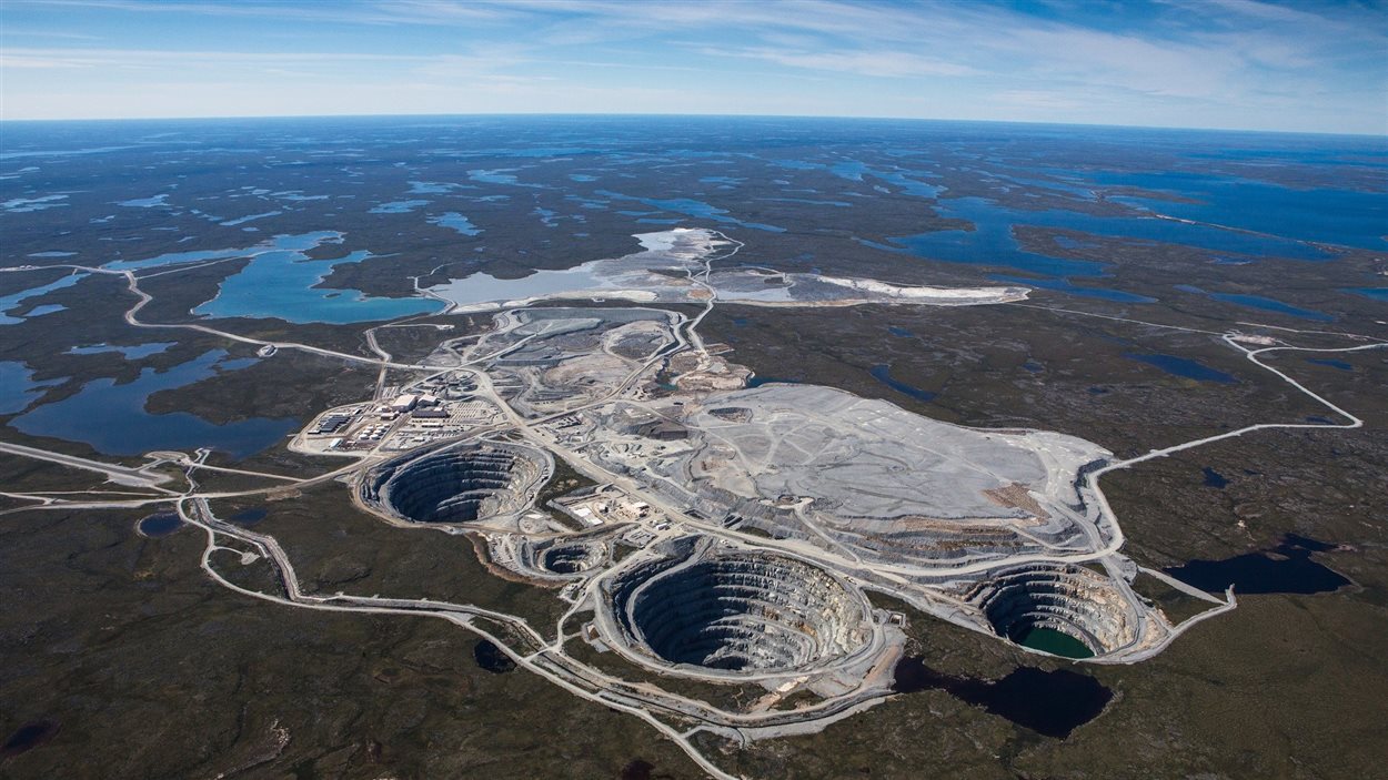 Mine Ekati aux Territoires du Nord-Ouest, la première mine de diamant au Canada et la plus grosse.