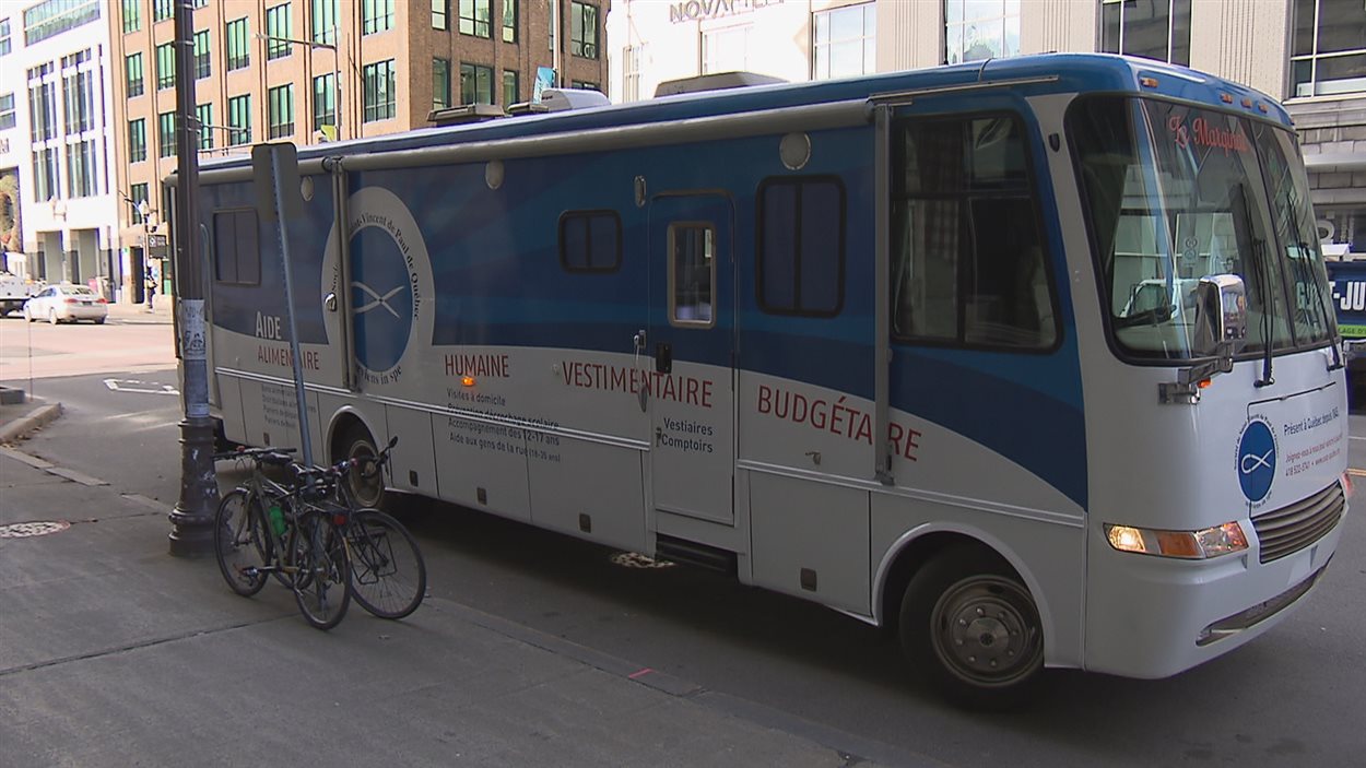 Un nouveau camion sillonne Québec pour venir en aide à des jeunes de la rue.