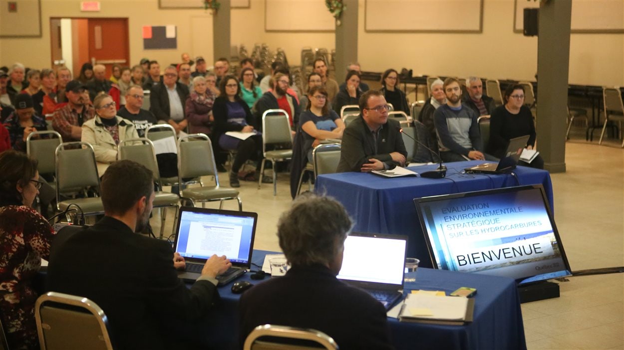 Plus de 80 personnes ont assisté aux audiences publiques sur les hydrocarbures organisées par les ministères de l'Environnement et des Ressources naturelles.