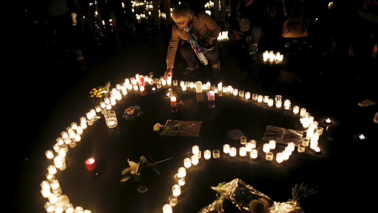 Les parisiens rendent hommage aux victimes des attentats, le 20 novembre 2015.