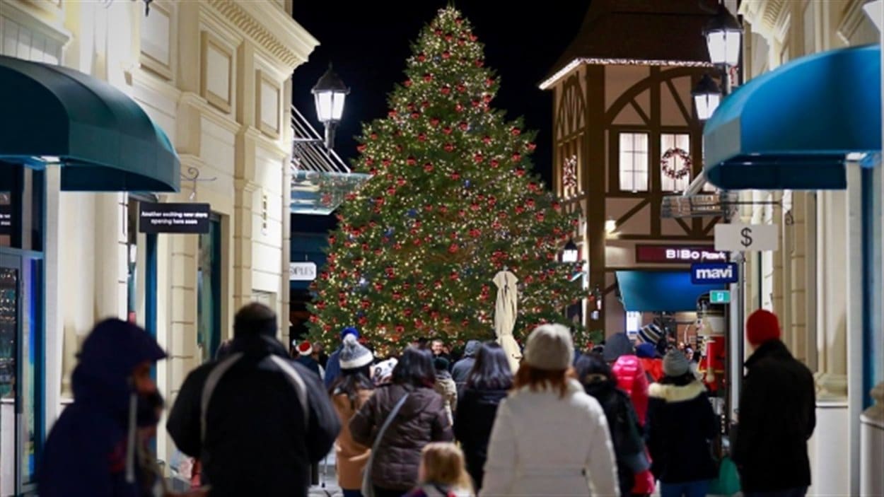 Des clients d'un centre commercial McArthurGlen