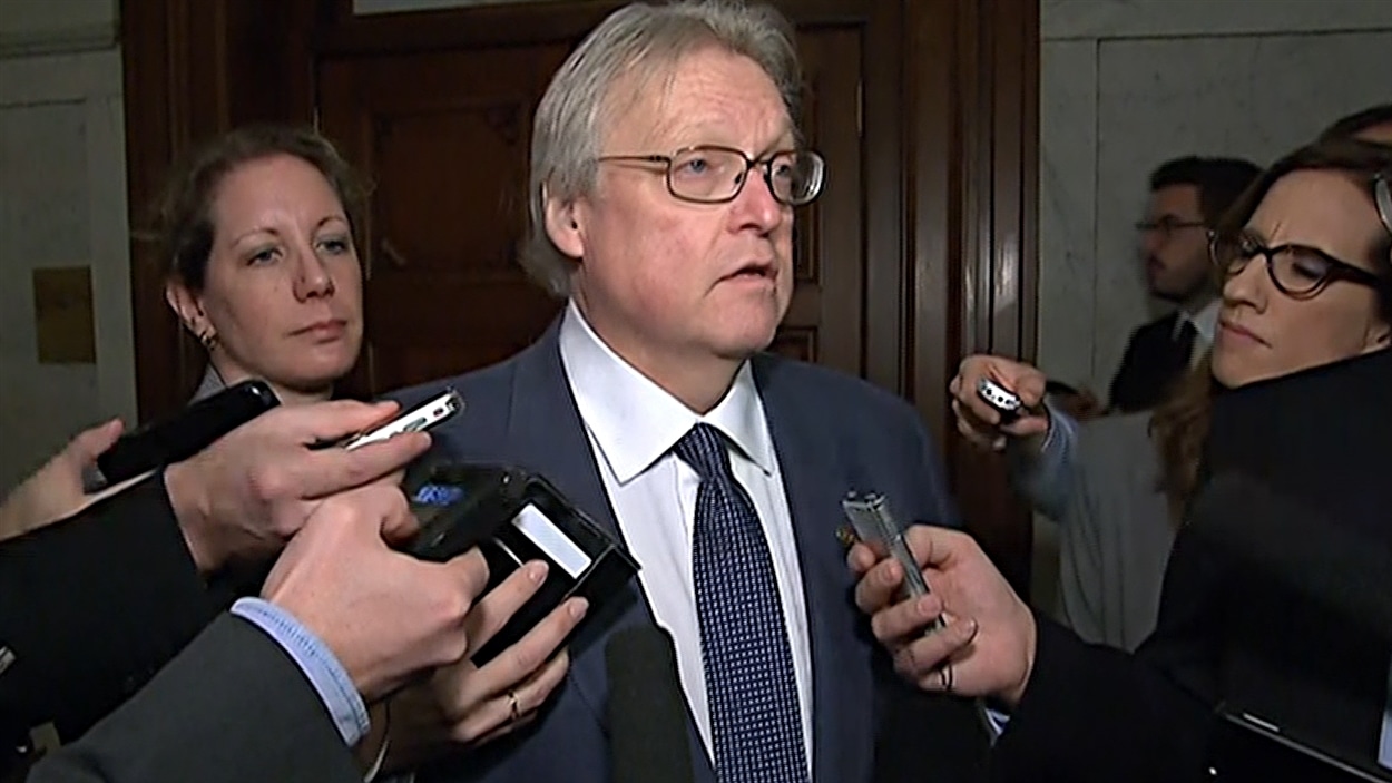 Le ministre Barrette n'a pas l'intention de repousser l'entrée en vigueur de sa loi.
