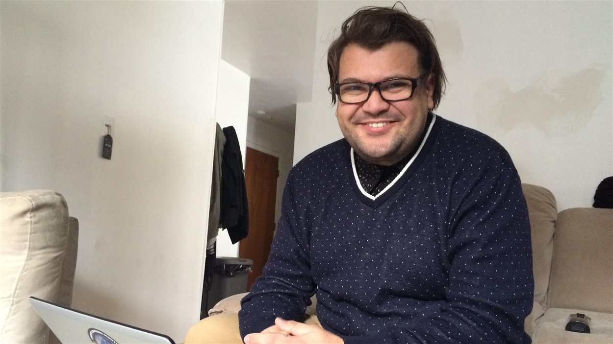 Adis Simidzija veut publier son premier livre grâce à une campagne de socio-financement. Il en reversera les profits aux enfants réfugiés syriens.