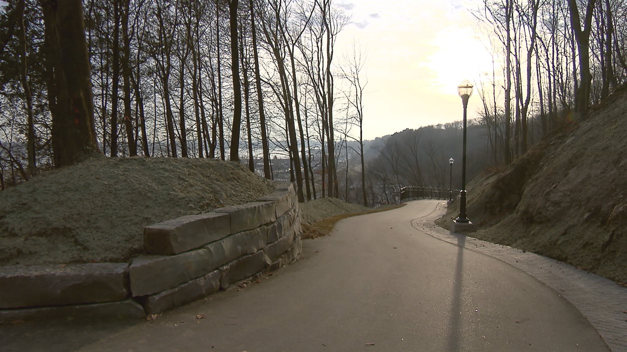 Le nouveau sentier de la côte Guilmour est maintenant ouvert aux piétons et cyclistes.