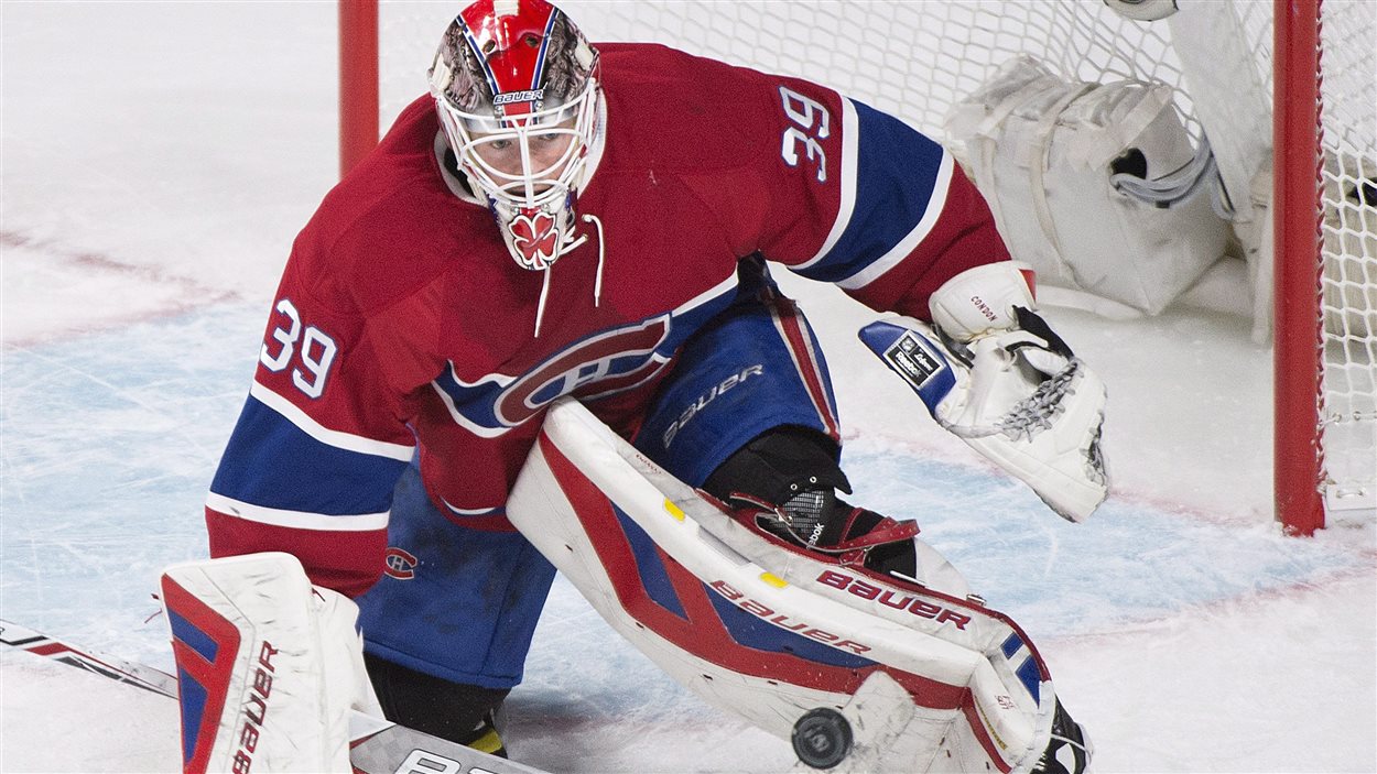 Mike Condon arrête un lancer en première période.