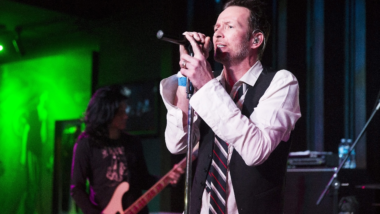 scott weiland le chanteur de stone temple pilots est mort radio canada ca