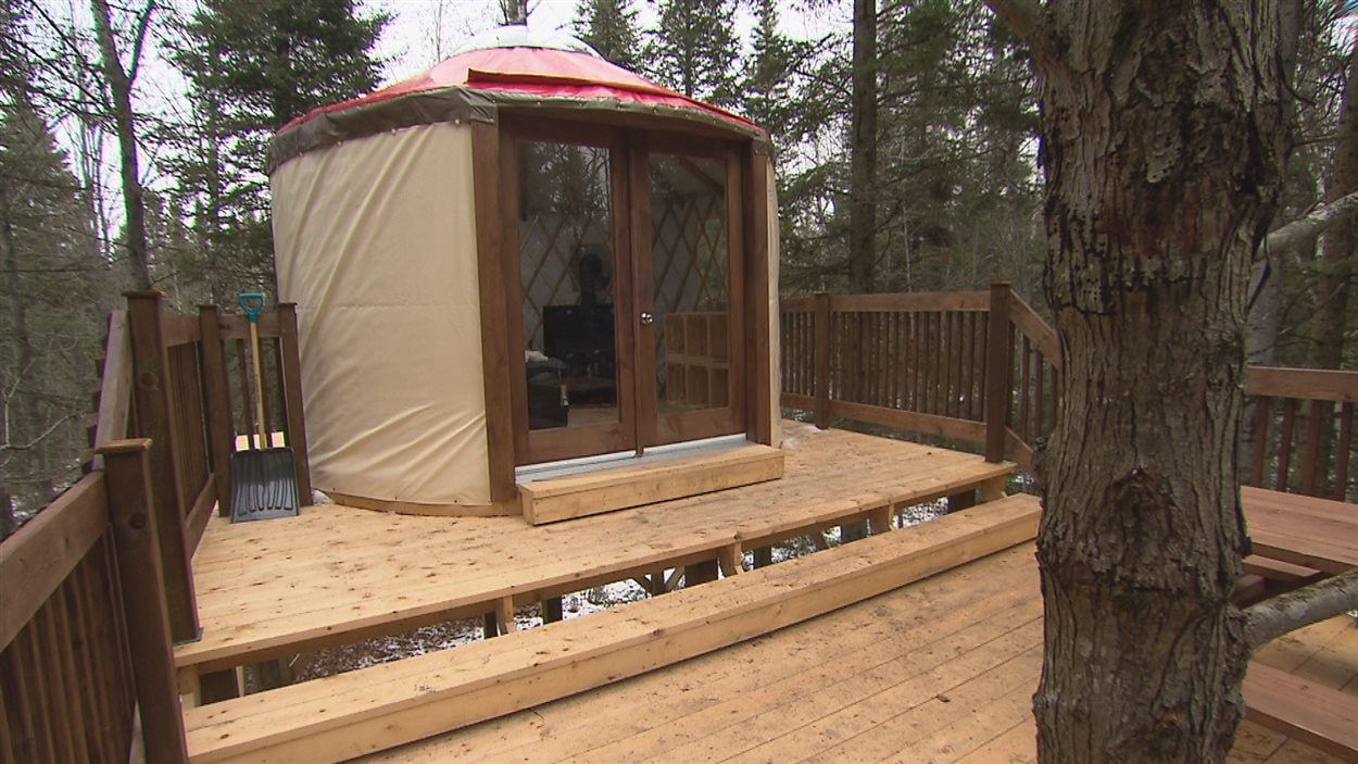 Une yourte de la compagnie L'Ébranché, dans une forêt au Kamouraska