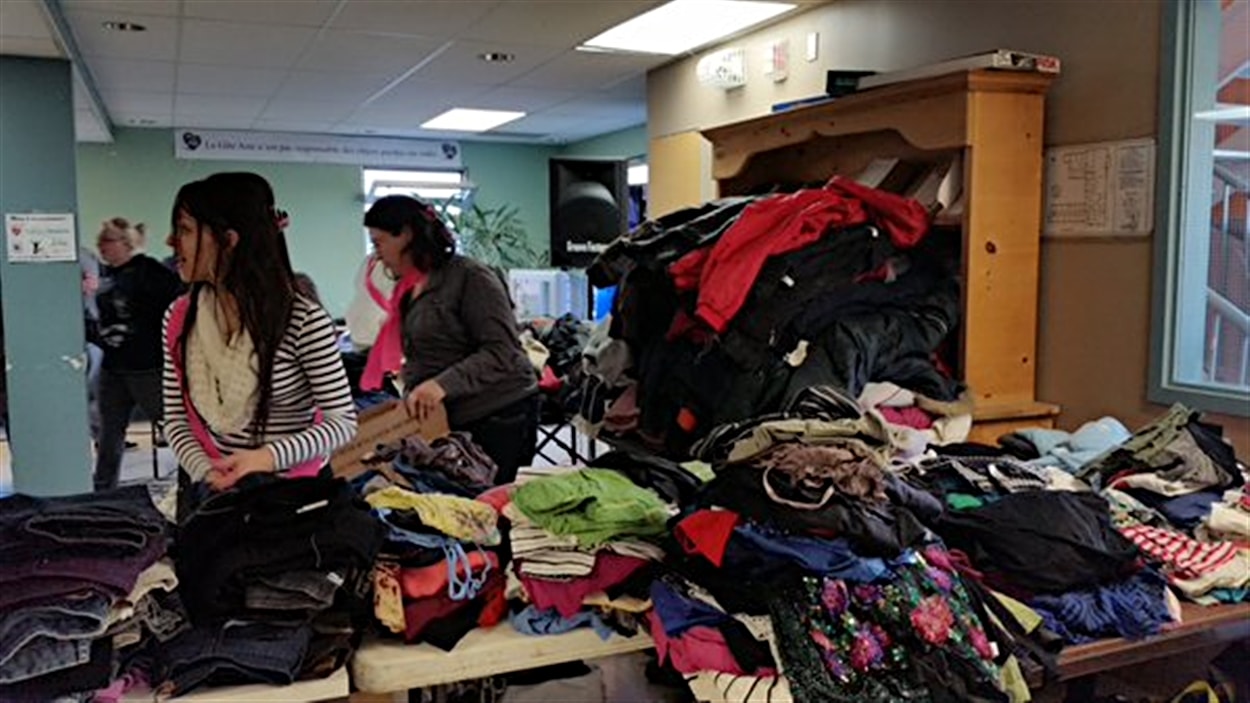 Des mamans monoparentales de l'Outaouais offrent « de l'espoir dans les bagages » aux sans-abris.