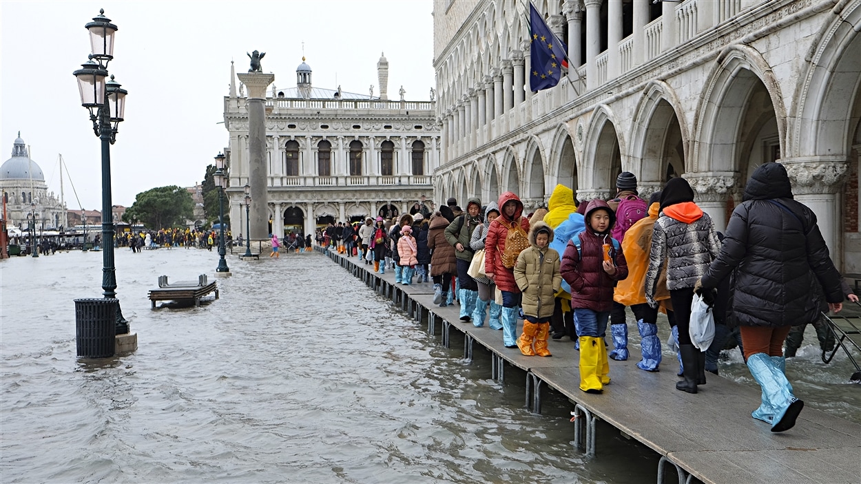 Innondations dans les rues de Venise, en Italie.