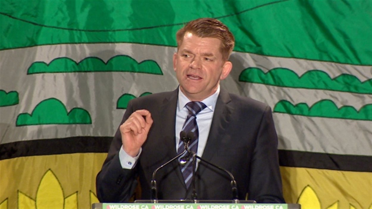 Le chef du Wildrose, Brian Jean, tend à la main aux électeurs progressistes-conservateurs