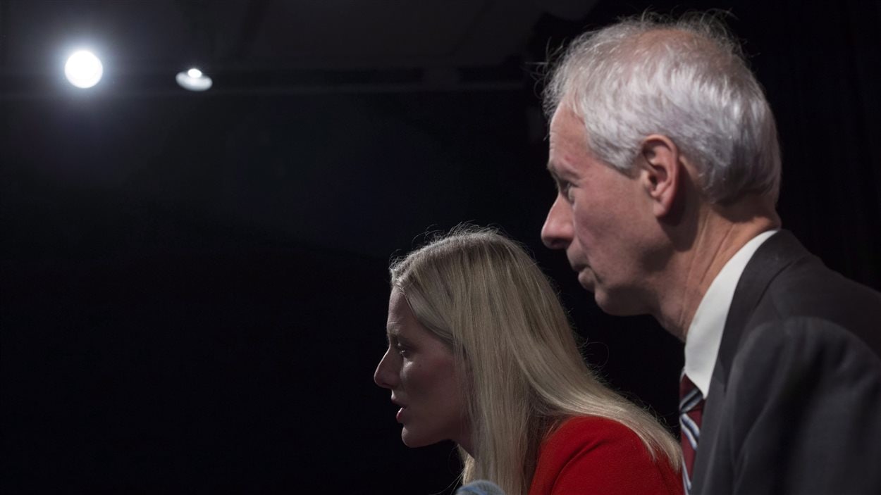 Les ministres Stéphane Dion et Catherine McKenna à Paris le 29 novembre 2015.