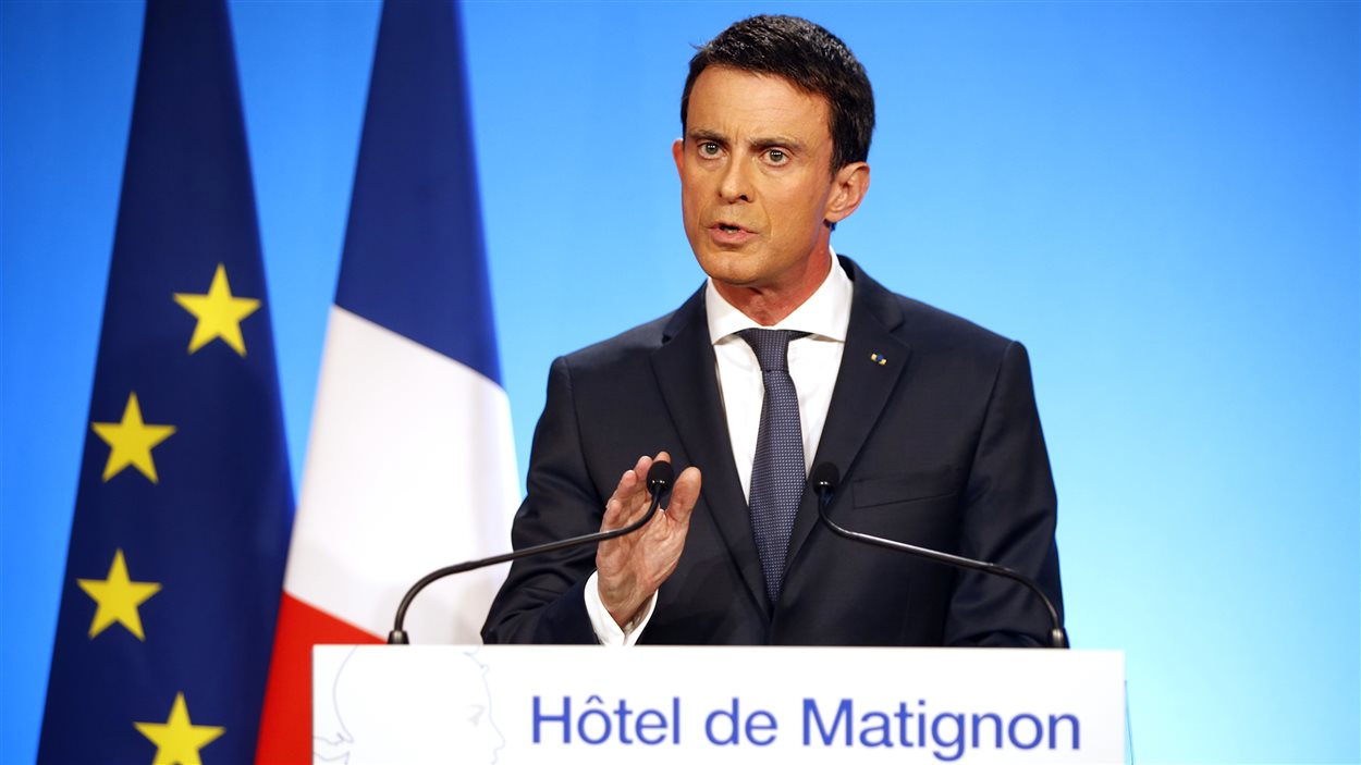 Le premier ministre français Manuel Valls a commenté les résultats du deuxième tour des régionales, à Paris, le 13 décembre 2015.
