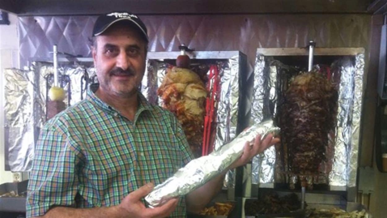 À Winnipeg, le propriétaire du restaurant Shawarma Time, Talal Dalank, se réjouit de voir que les Winnipégois se mobilisent pour apporter leur aide aux réfugiés syriens.