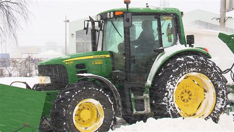 Neige et poudrerie sur la Côte-Nord : les déneigeurs à pied d'oeuvre ...