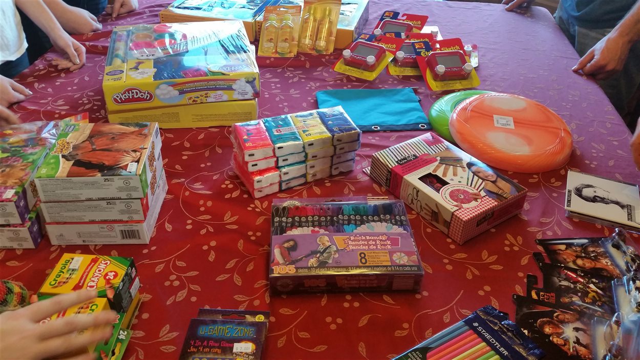 Des jeux et des jouets amassés par la famille McLean pour les réfugiés
