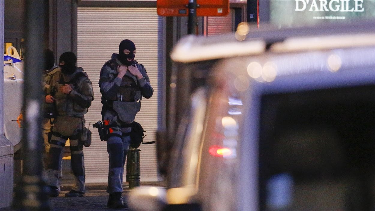 Des forces spéciales de la police belge ont participé aux opérations de dimanche soir, à Bruxelles.