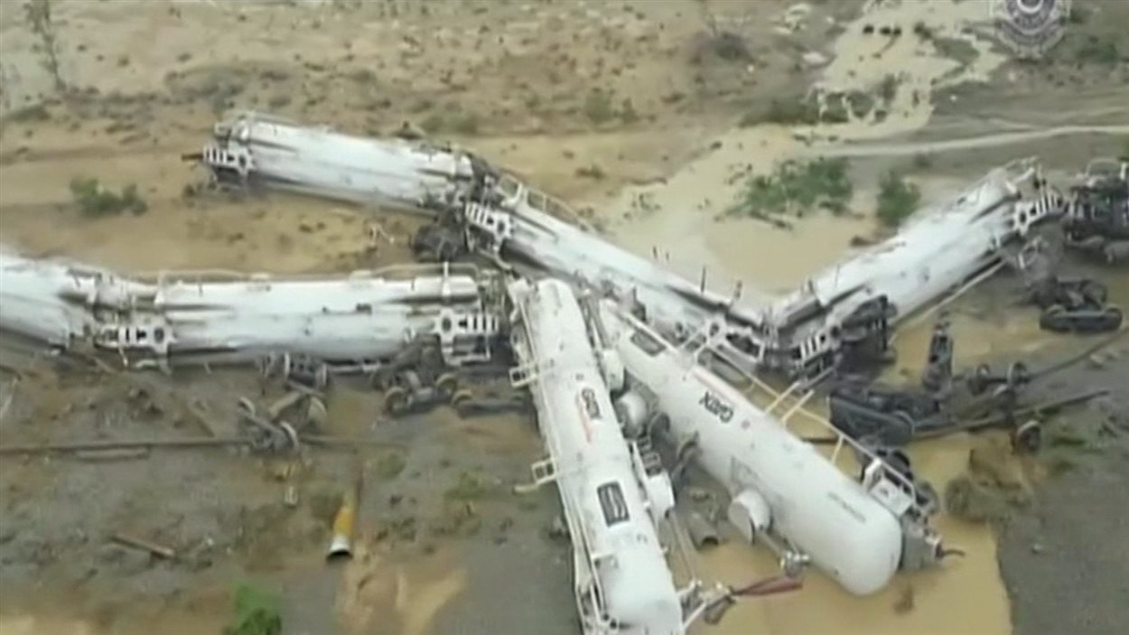 Un train a déraillé dans le nord de l'Australie entraînant un déversement d'acide sulfurique.