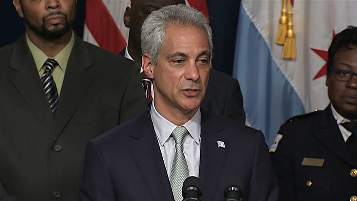 Le maire de Chicago Rahm Emmanuel a annoncé une série de mesures pour réorganiser la façon dont les policiers agissent.