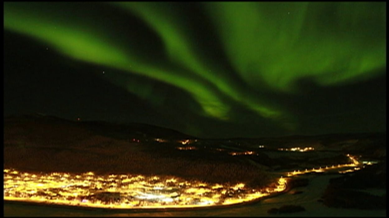 aurores boréales au-dessus de Dawson