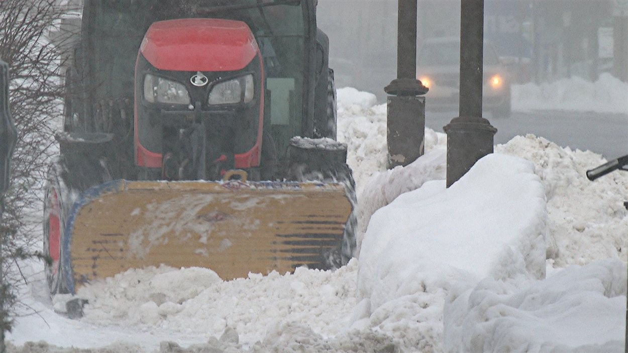Un camion de déneigement à Gatineau
