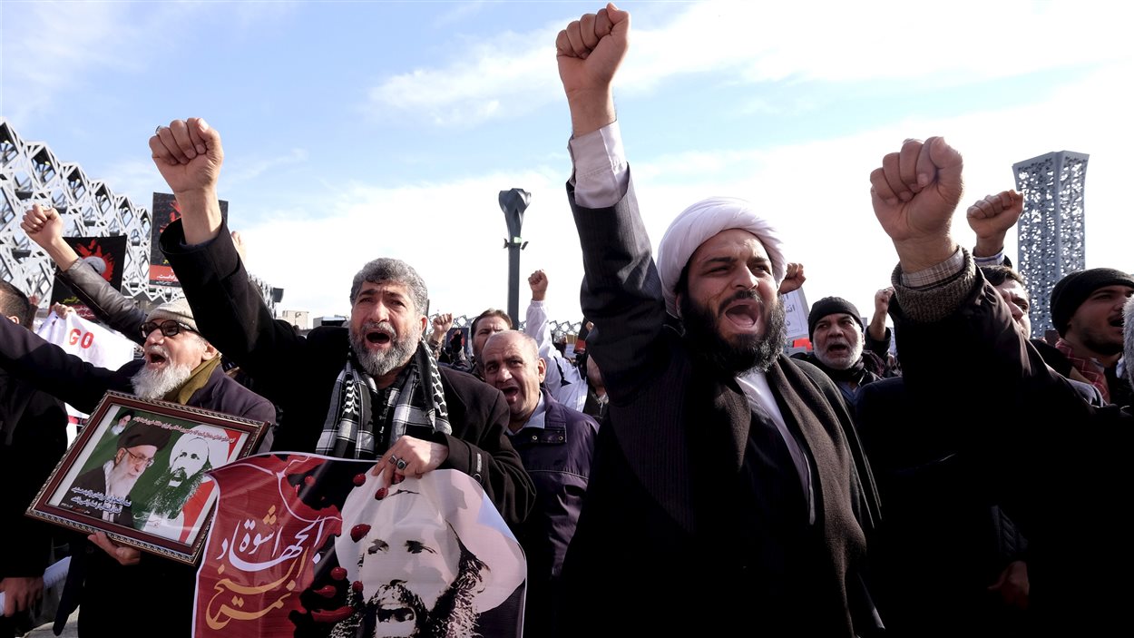 Des milliers d'Iraniens ont dénoncé l'exécution du cheikh Al-Nimr lors d'une manifestation organisée place Imam-Hossein, à Téhéran.