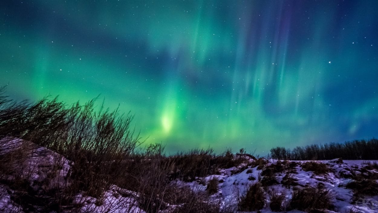 Blair Knox a pris cette photo d'un champ illuminé par les aurores