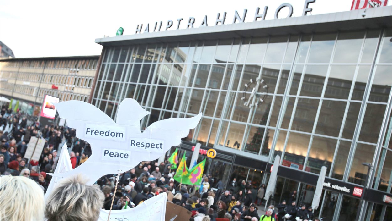 Une marche contre le racisme et le sexisme dans la foulée des agressions du Nouvel An a eu lieu à Cologne samedi 9 janvier.