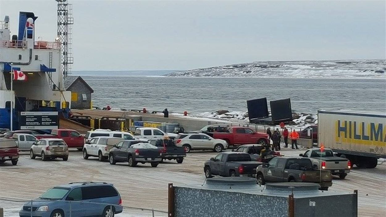 Manifestation à BlancSablon contre le nouveau traversier vers Terre