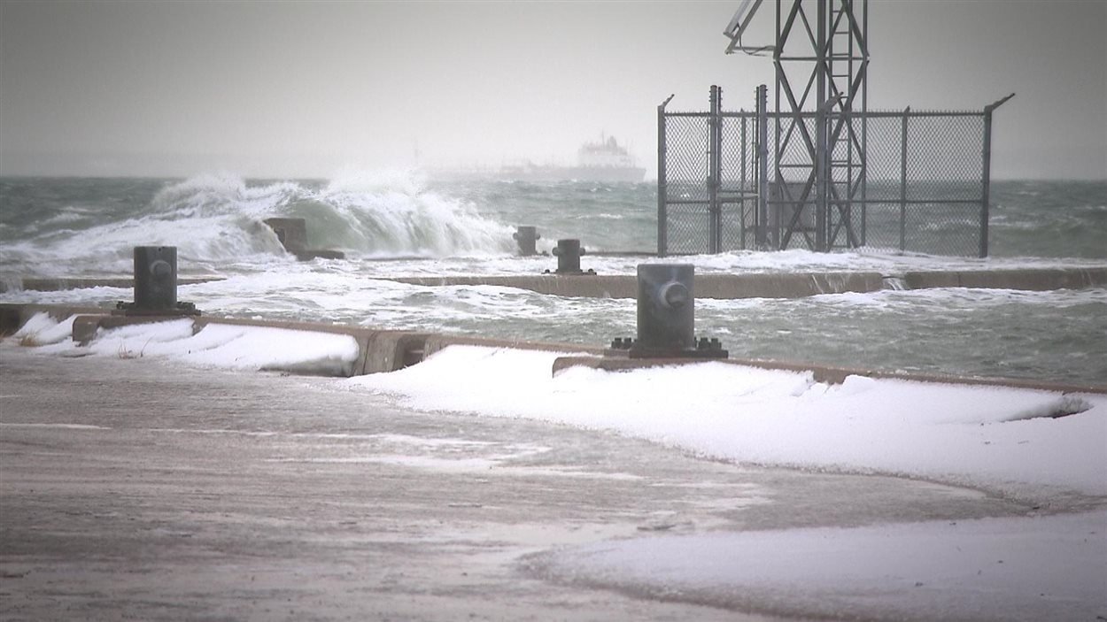 vagues-vieux-quai
